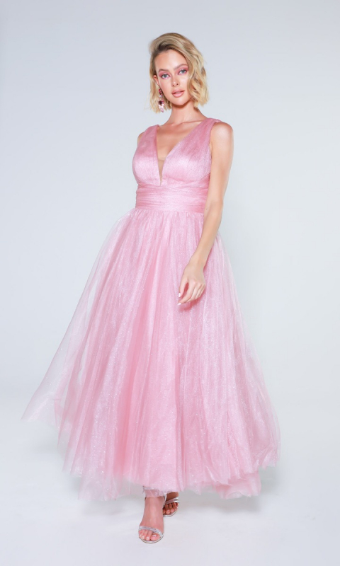 Brokatowa suknia w kolorze różowym
