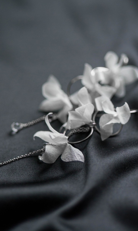 Helen Mist kolczyki z jedwabnymi kwiatami